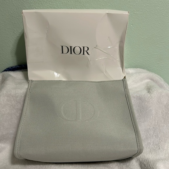 Dior Beaute Clutch! - Picture 1 of 8